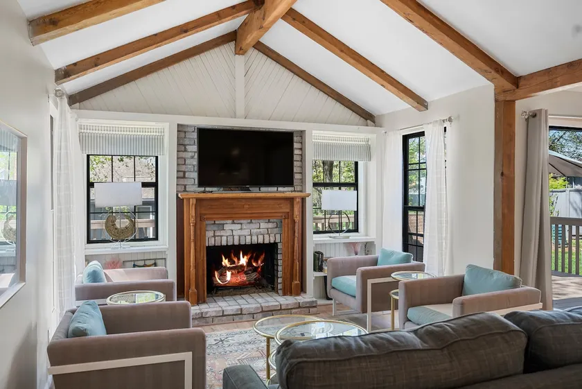Designer Luxury 4bed/4ba w/ Pool - Image 1