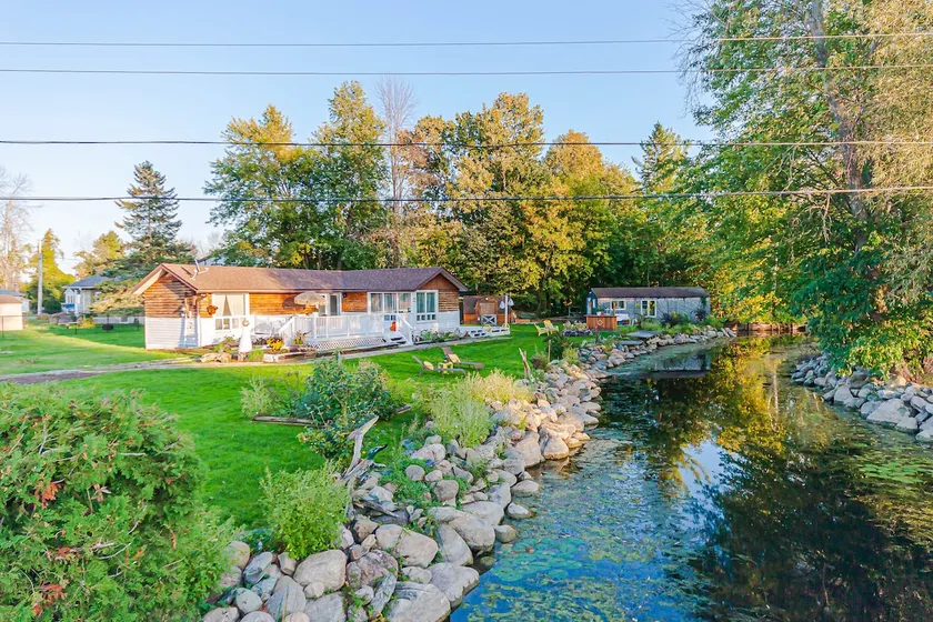 Serenity by the Lake Cozy Cottage - Image 1
