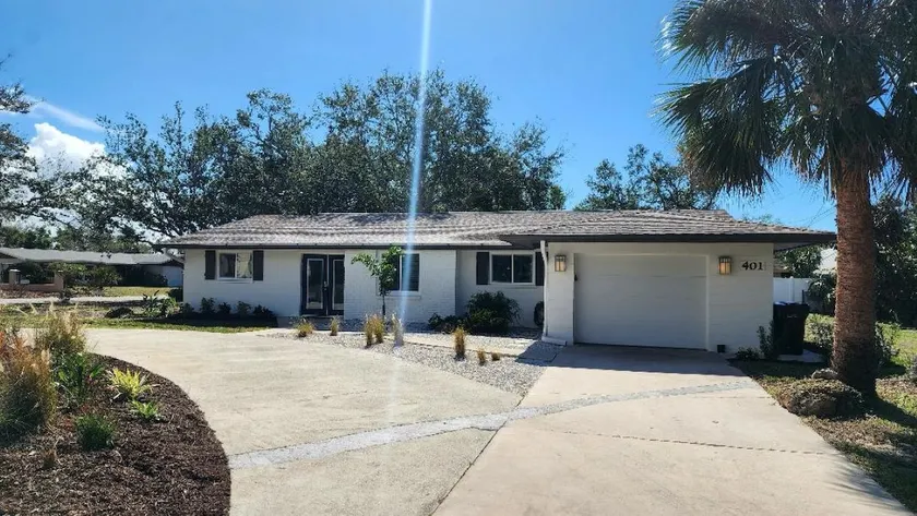 Great Island home-Walk to Beach! - Image 1