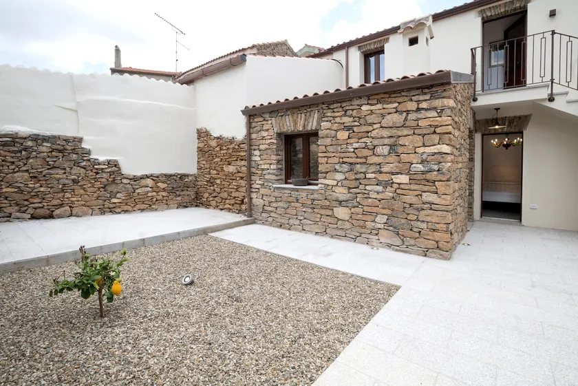 Typical house in the old town IUN 4863 - Image 1