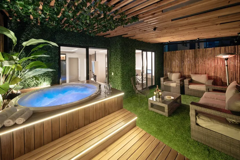 93 Park ApartaSuite + Jacuzzi on private terrace - Image 1