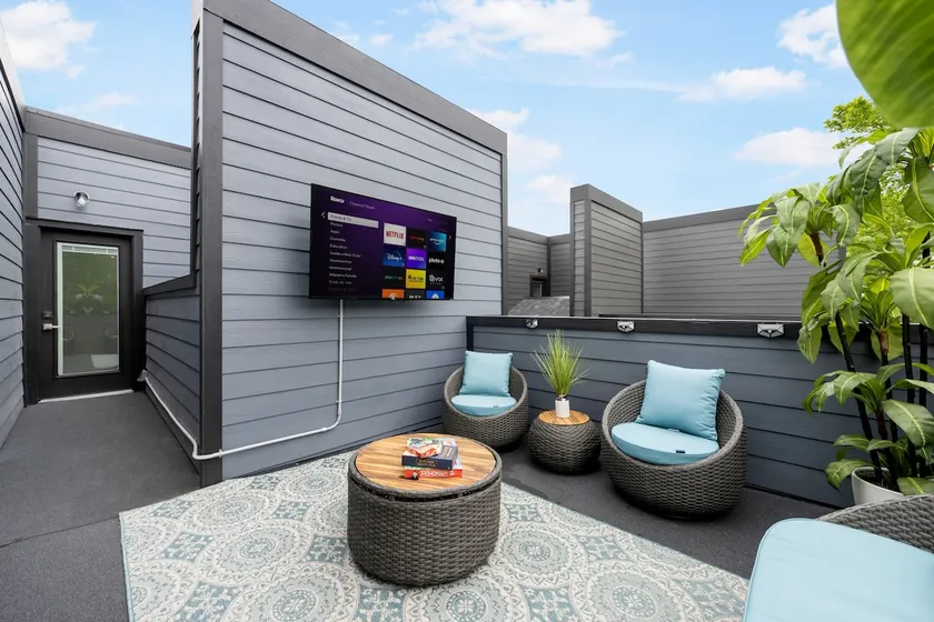 Contemporary-3 Bedroom-Rooftop in the Heart of Downtown Conroe - Image 1