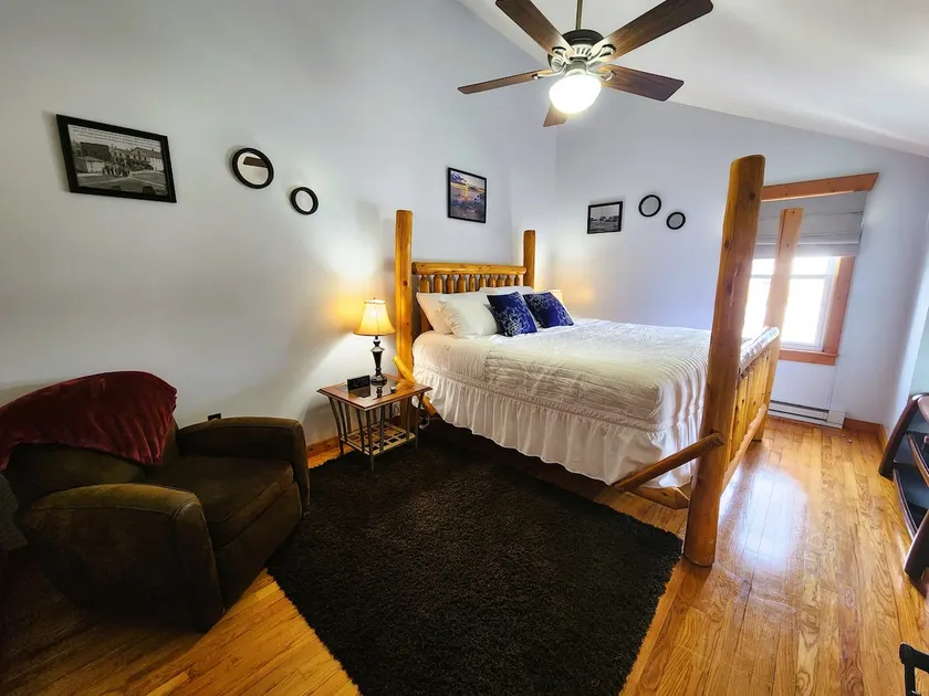 Lakeshore Loft - Spacious Apt Short Walk to Beach - Image 1