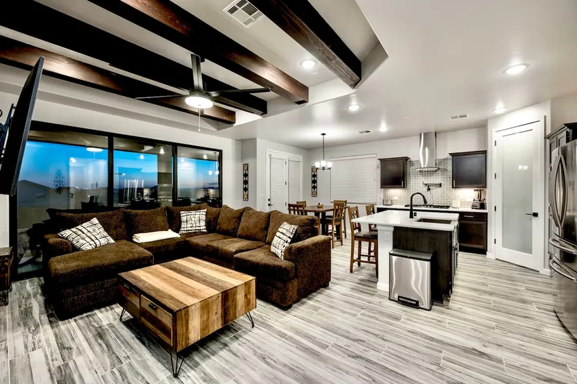 Modern Accessorized 3-Bedroom - Image 1