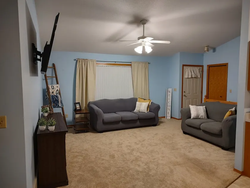 Home in Yankton near the lake - Image 1