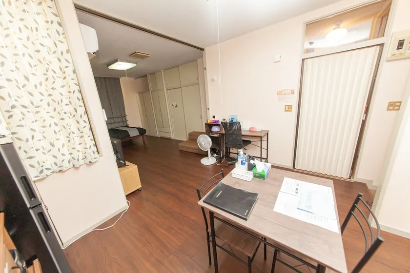 Spacious 41.05 ㎡ | Furniture and appliances included, indoor parking included, BBQ available | 1-minute walk to convenience store - Image 1
