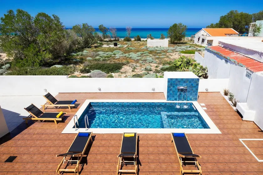 Villa Makisland With Sea View - Image 1