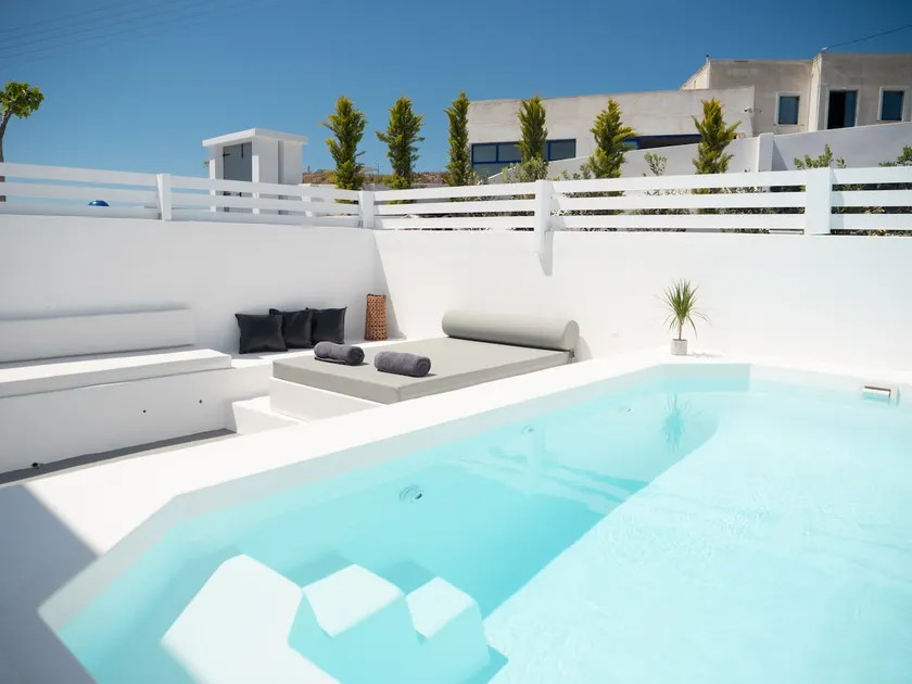 Suite with Pool | Rose - Image 1