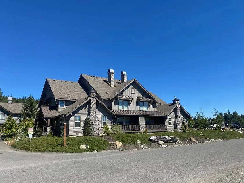 Mountain Lodge Retreat - Image 1