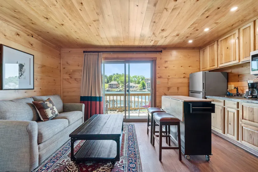 Lake Hamilton Lakefront Condo with a Western Flare - Image 1