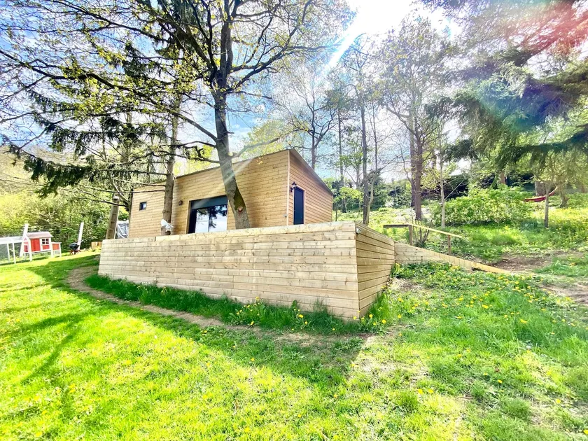 Bungalow surrounded by nature - Image 1