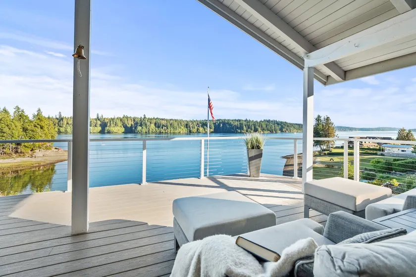 Grapeview- Luxury Waterfront Home w/ Hot Tub - Image 1