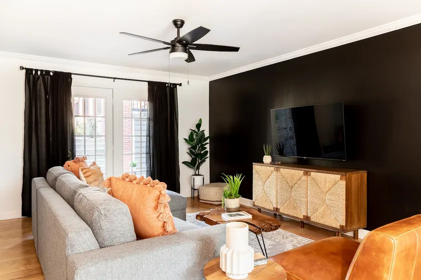 Stylish Downtown Nashville Condo with Patio & Free Parking - Image 1