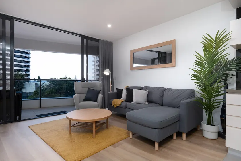 Oracle 2 - Central 2B in Broadbeach with Views - Image 1