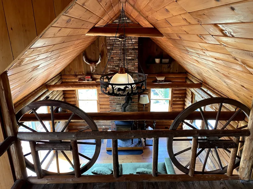 Rustic Log Cabin w/ Hot Tub, Mountain Views - Image 1