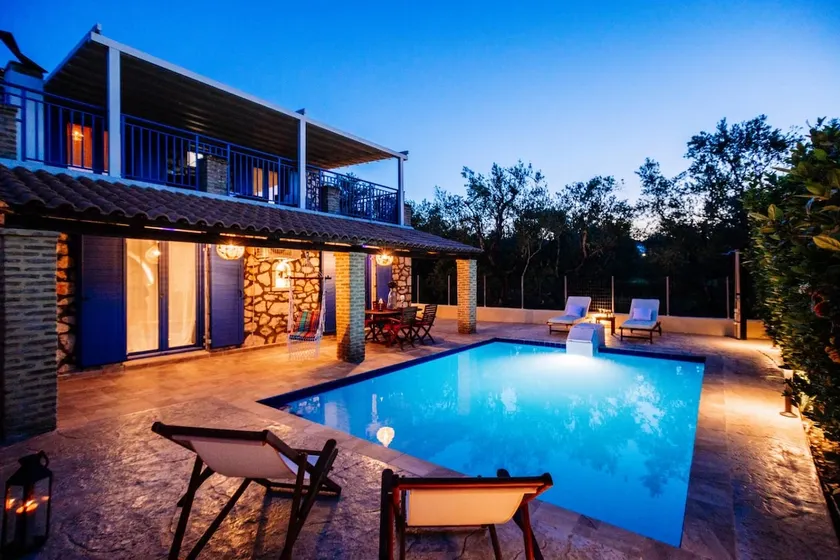 Villa Rosemarie - Luxurious Villa with Pool Just Steps Away from the Sea By Villa Mana Gers - Image 1