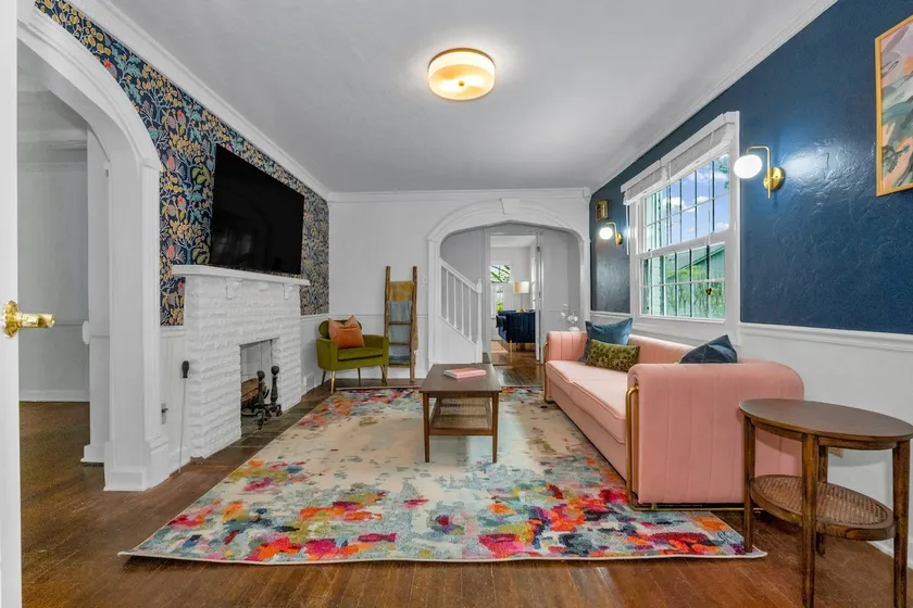 Mt. Lebanon | Luxe | King Bed | Work & Family Stay - Image 1