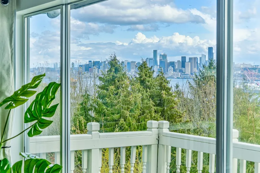 Seattle Skyline Retreat-Sleeps16 - Image 1