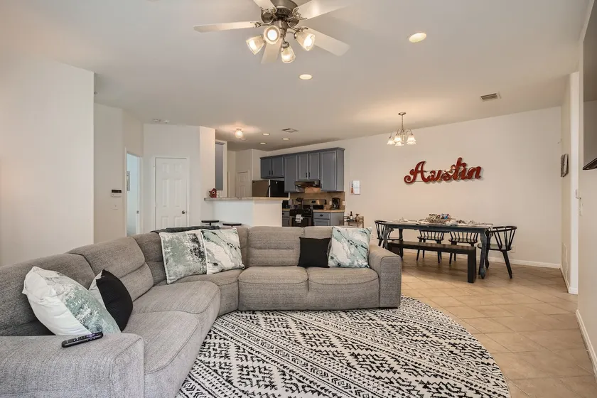 Central Townhome Mins to FC stadium & The Domain - Image 1