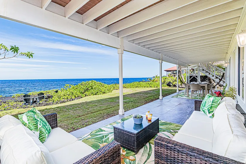 Pele's Paradise- Absolute Oceanfront with A/C! - Image 1