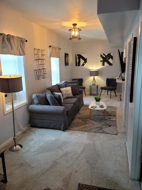 The Beverly Champagne Suite. - Image 1