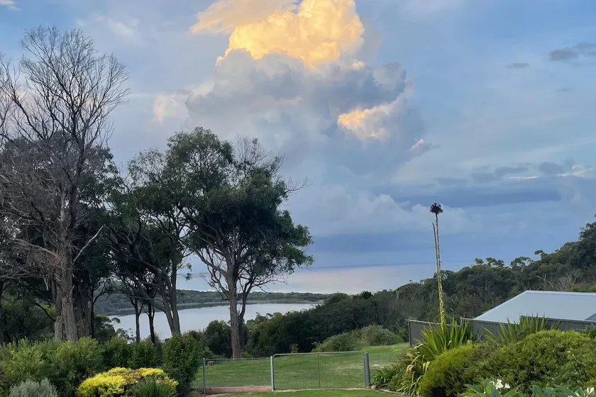Lakeview Ave Beach House - Image 1