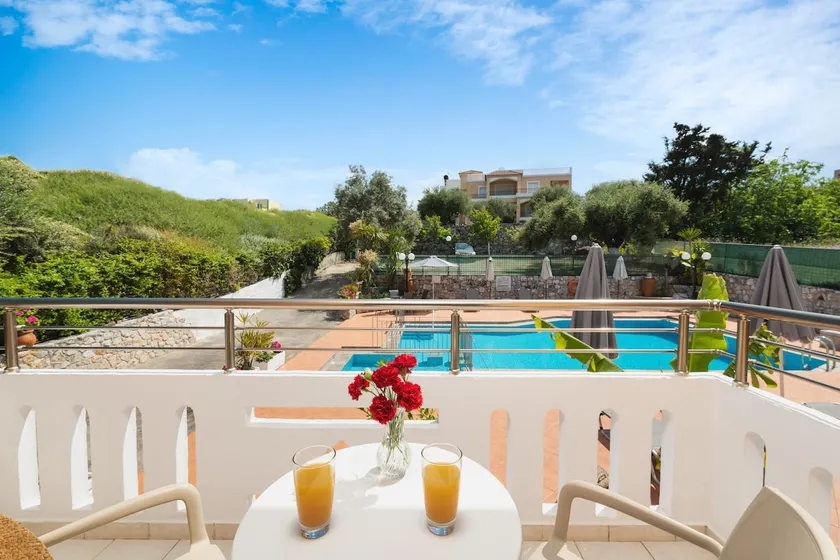 Economy apartment with swimming pool - Image 1