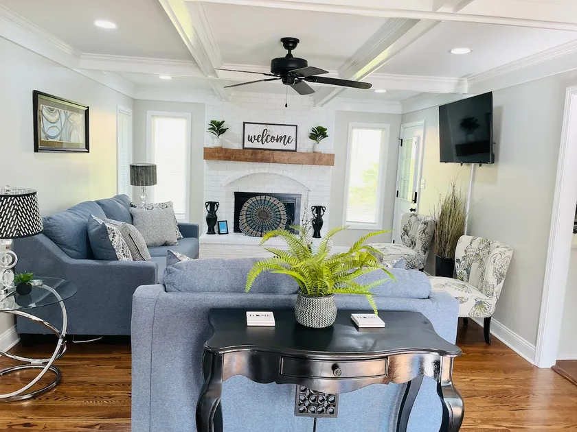 Superb 4BR/Suite - Near Airport, Stadiums, Parks - Image 1