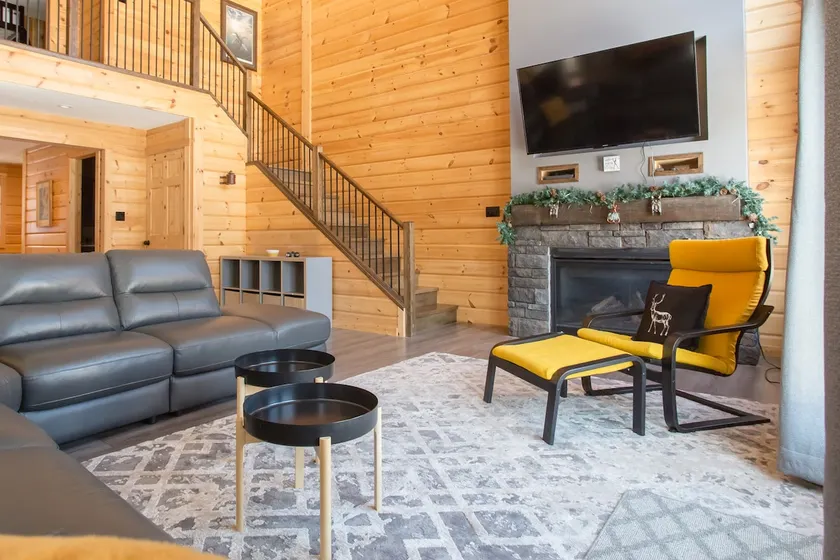 Spacious home on ski hill | Bike Storage | Air con - Image 1