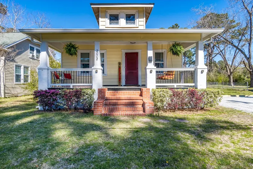 A beautifully balanced bungalow! - Image 1
