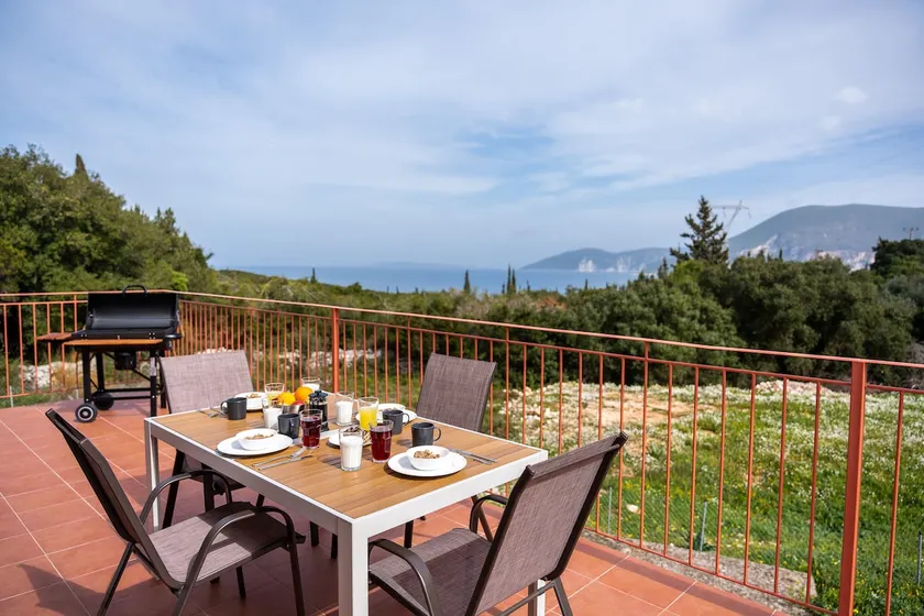 Salty Pebble House - Image 1