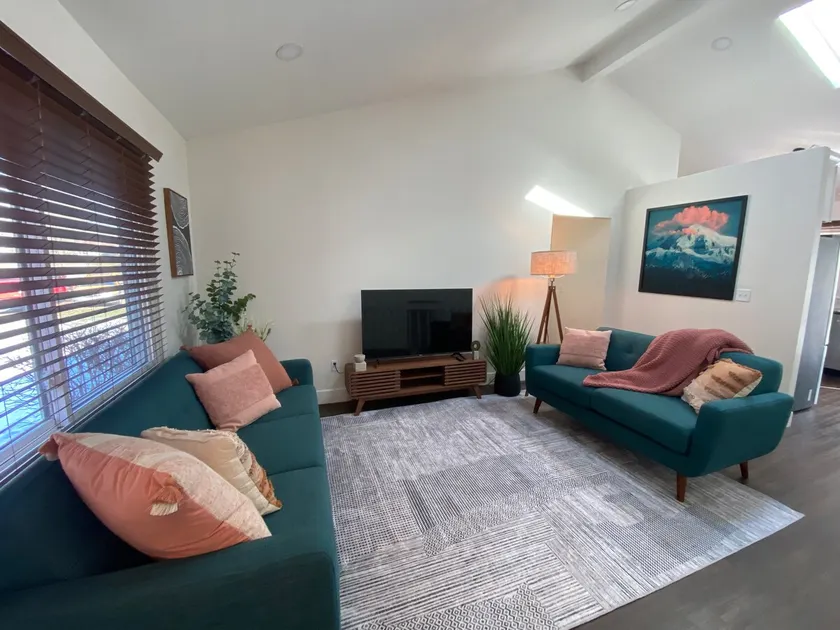 Bright & Modern - Great for Gathering! - Image 1