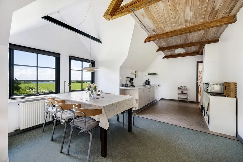 Apartment with beautiful views - Image 1