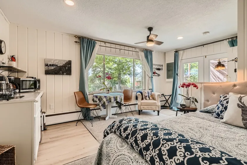 Charming West Studio in Lovely Estate Property - Image 1