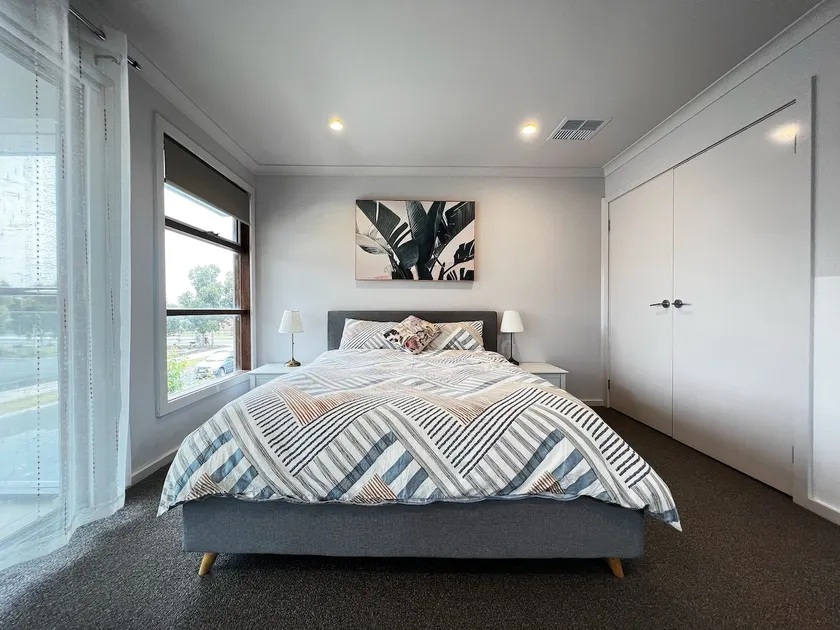 7 bedrooms double storey Home - Image 1