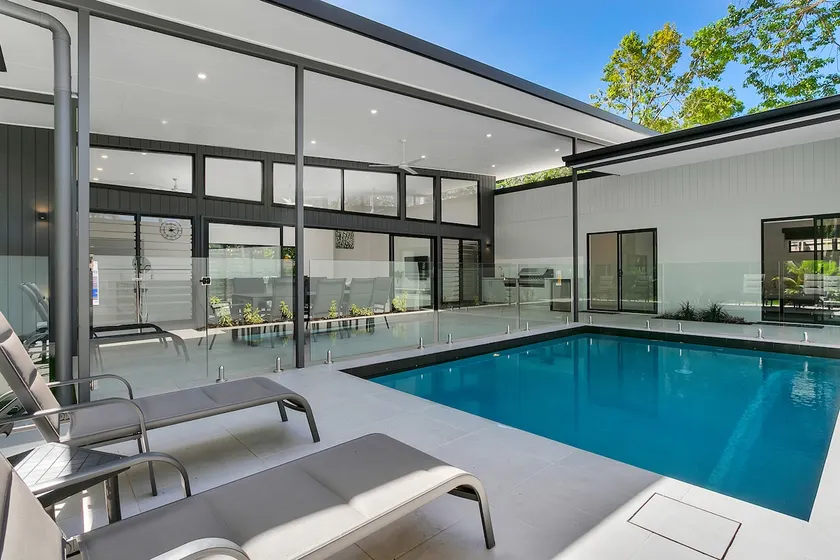 Tiino Villa with Heated Pool Clifton Beach - Image 1