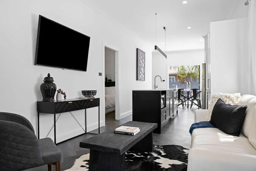 Charming 3BR renovated house - Image 1