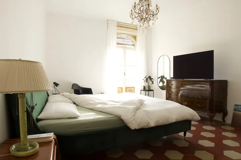 Artist's apartment - Image 1