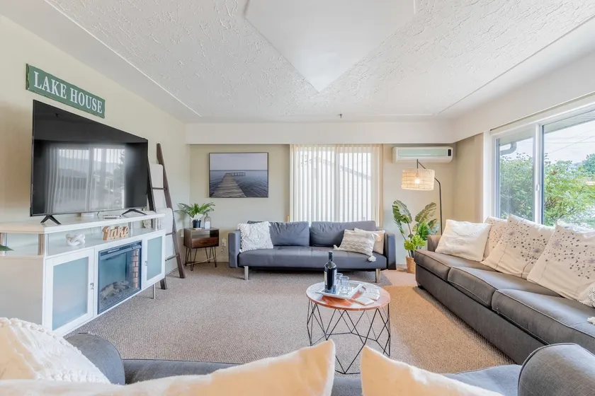 2 Blocks from Main St - upper suite of entire Home - Image 1