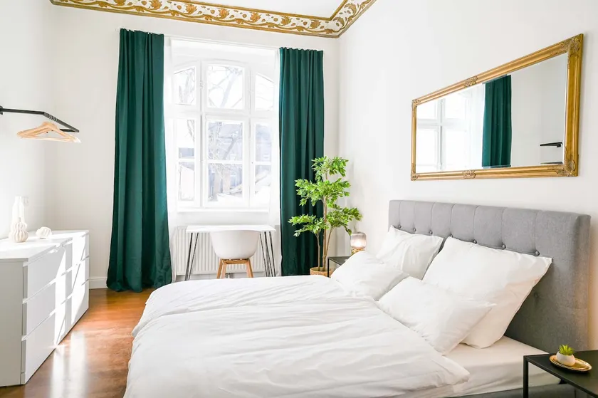 120 m² historic apartment in Krefeld | Stucco + balcony - Image 1