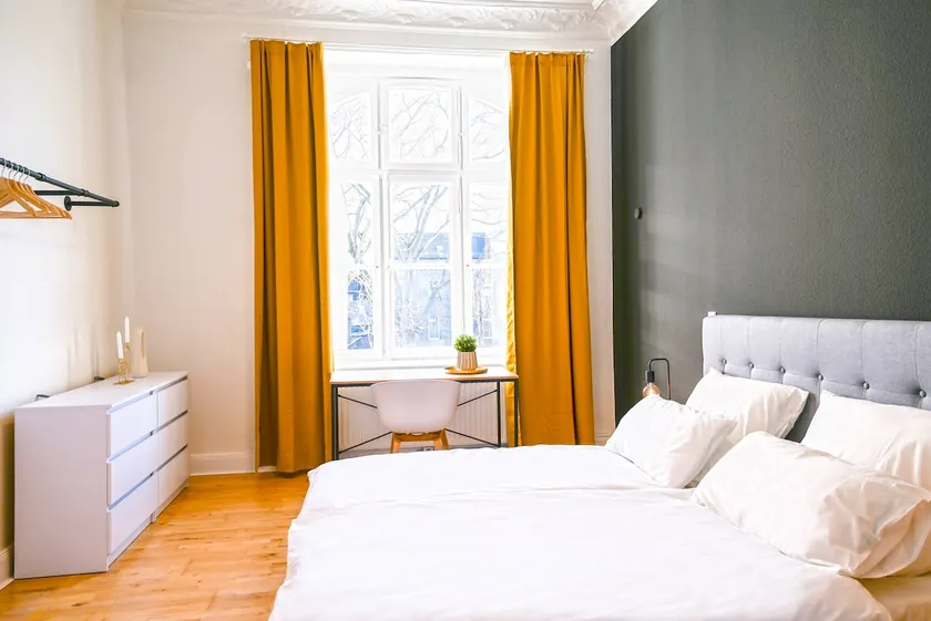 120 m² historic apartment in Krefeld | Stucco + balcony - Image 1