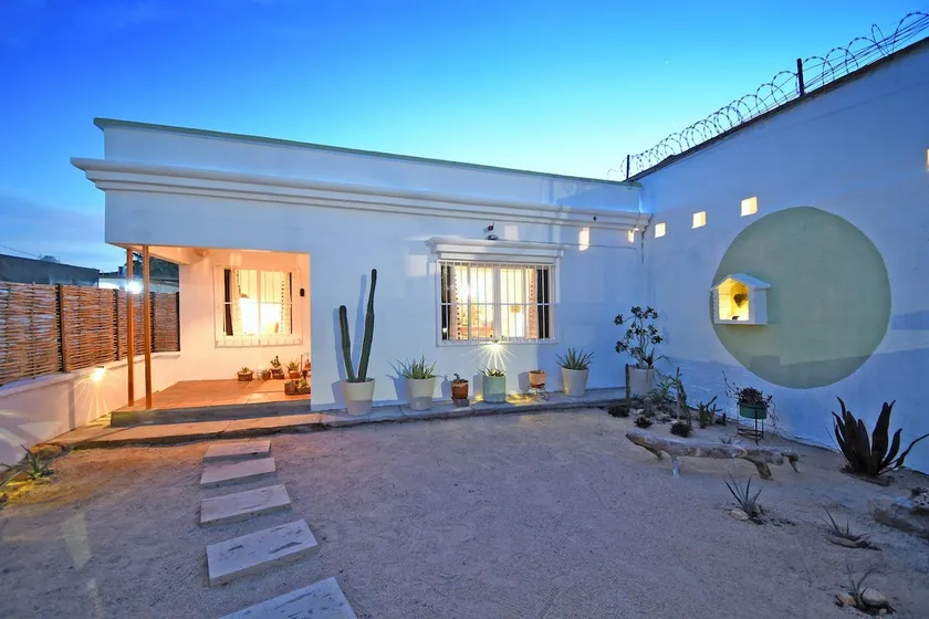 Eclectic House, heated pool, close to waterfront. - Image 1