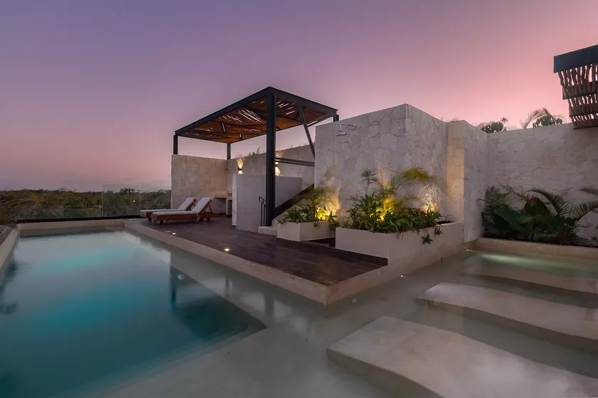 Beautiful PH just 10 minutes away from the beach! - Image 1