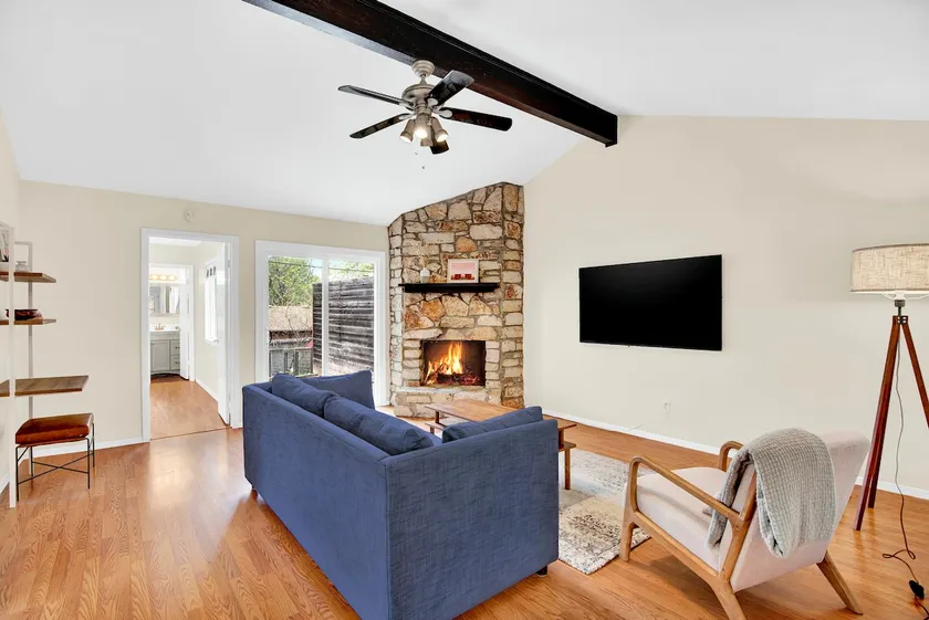 Cozy Zilker Bungalow w/Backyard, 2BR 2BA - Image 1
