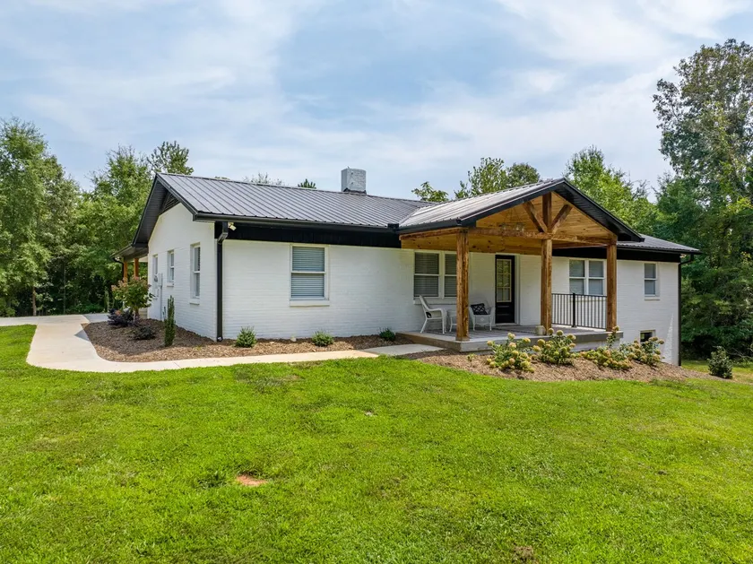 Spotless: Updated 4 BD 2 BA place to call home! - Image 1