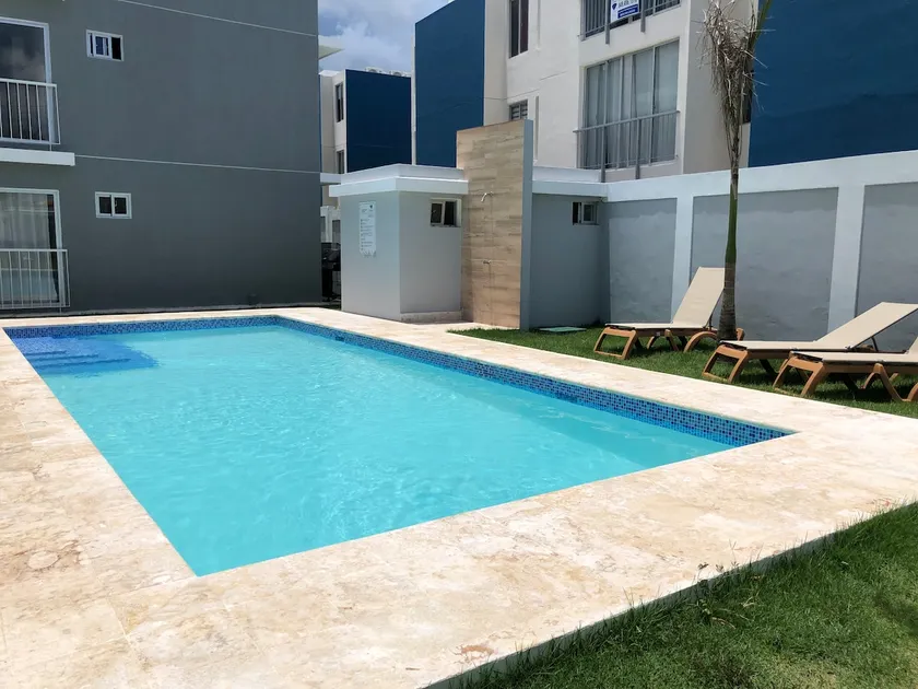 Modern Apartment Near Airport & Beach - Image 1