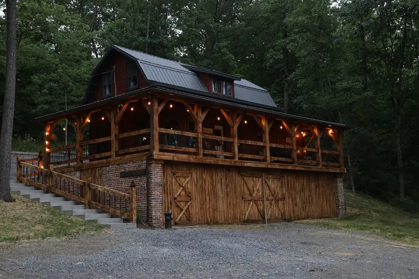 Edgewater Lodge - Image 1