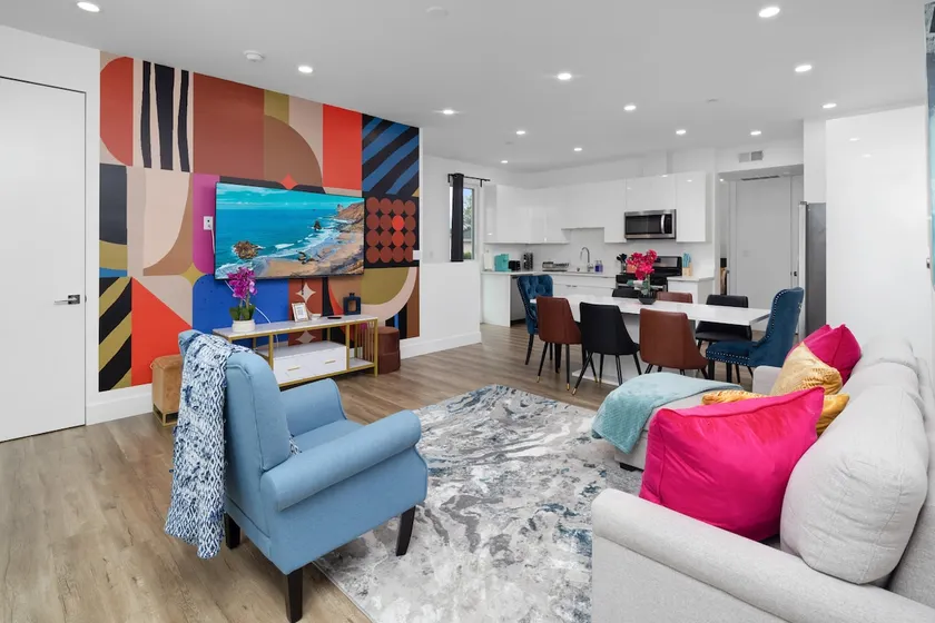 In vogue and Modern 4B2.5B Home - Image 1