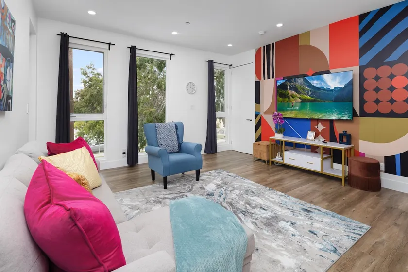 In vogue and Modern 4B2.5B Home - Image 1