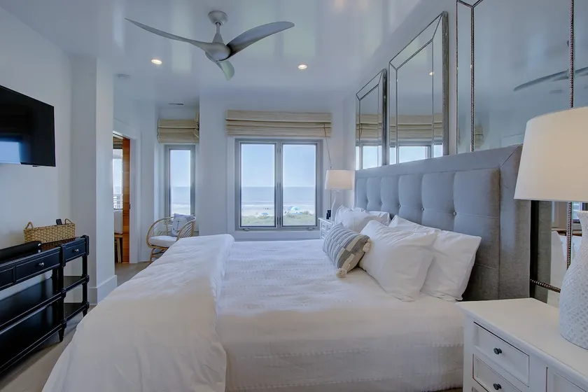 Newly Renovated 2BR/2BA Oceanfront Villa - Image 1